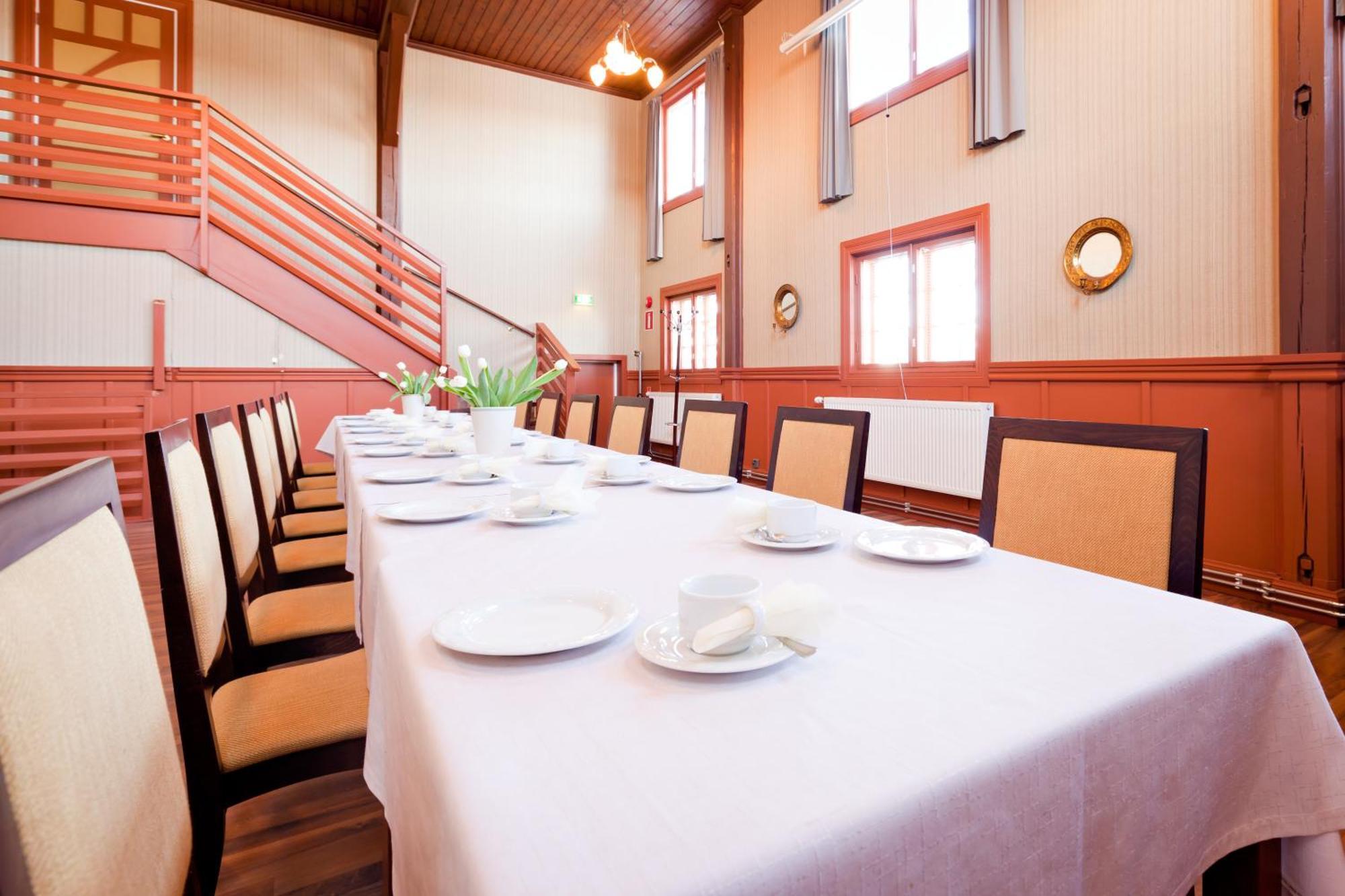 Hotel Hotelli-ravintola Alma